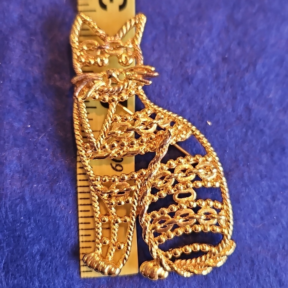 Whimsicle Cat Brooch Of Rope And Chains Design 2 3/4" Costume Jewelry Gold Tone - Picture 7 of 7